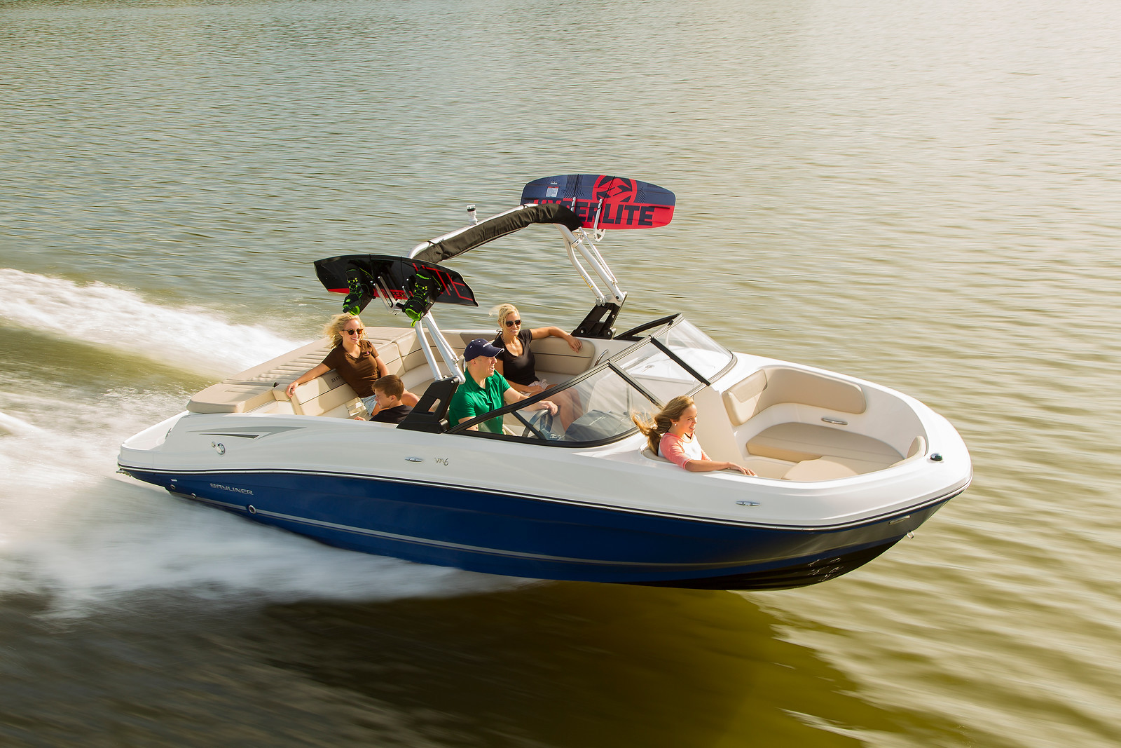 Bayliner VR6 med MerCruiser sterndrive - 0