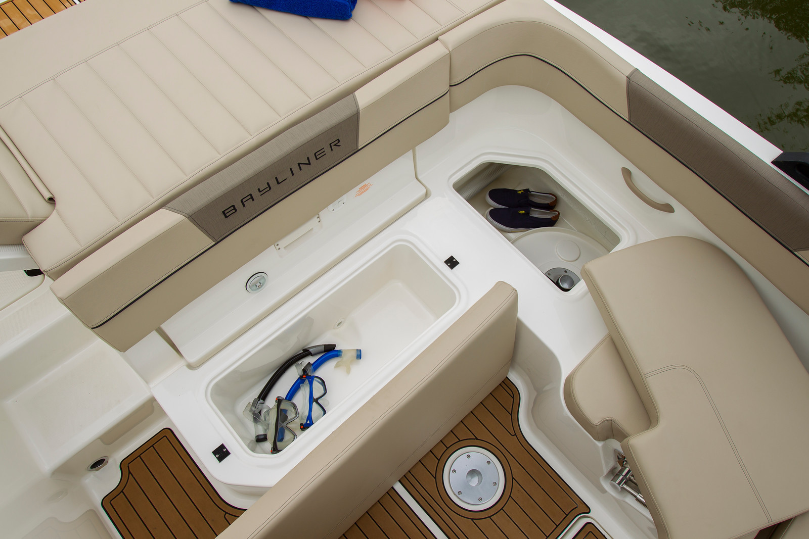 Bayliner VR6 med MerCruiser sterndrive - 0