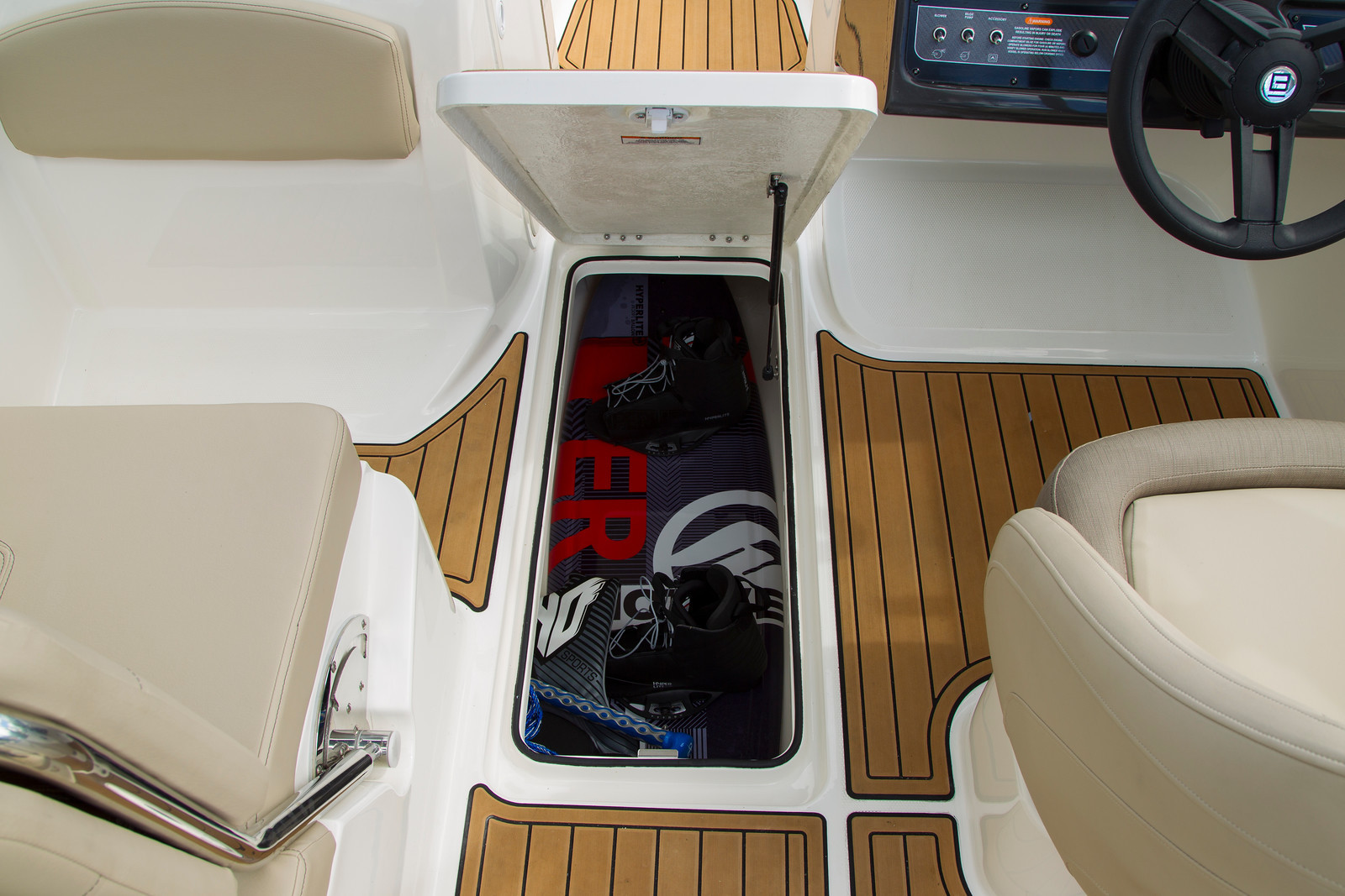 Bayliner VR6 med MerCruiser sterndrive - 14