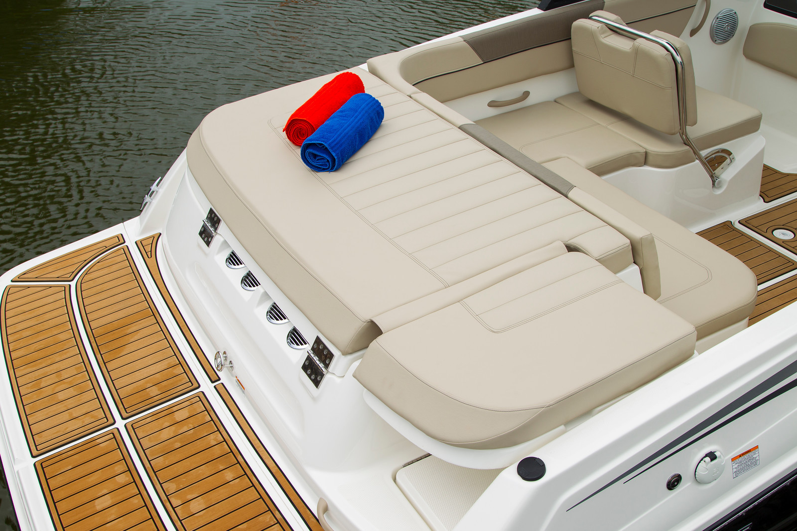 Bayliner VR6 med MerCruiser sterndrive - 16