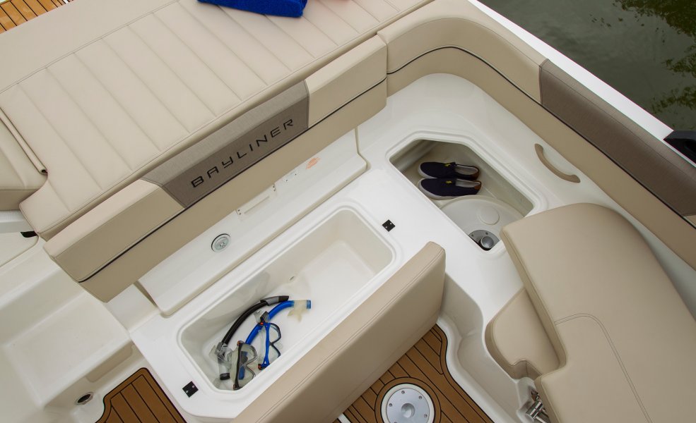 Bayliner VR5 med MerCruiser sterndrive - 0