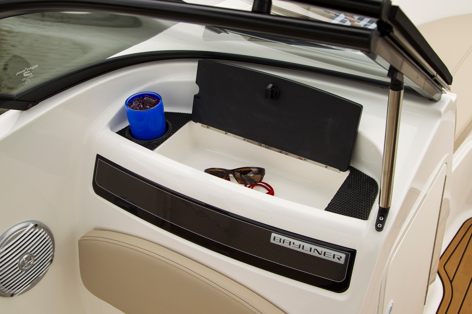 Bayliner VR6 med MerCruiser sterndrive - 11