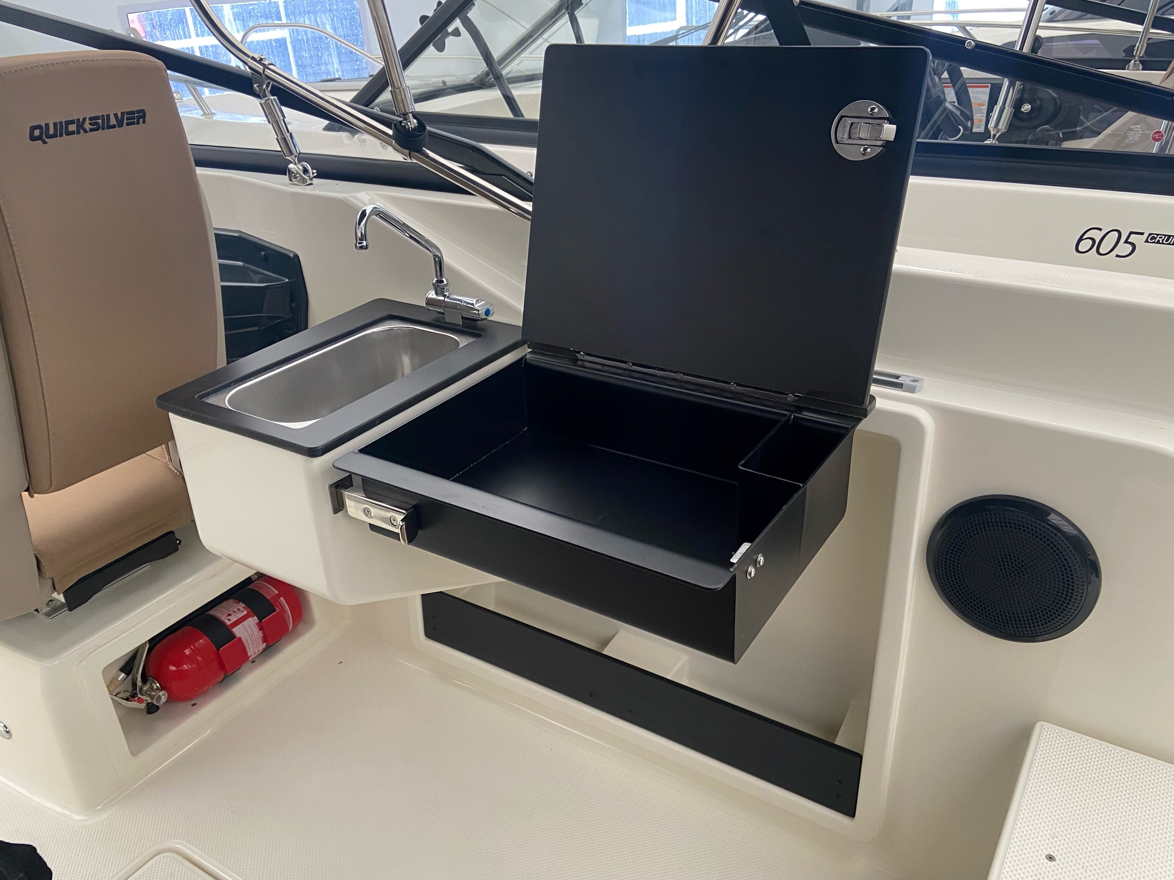 Quicksilver ACTIV 675 Cruiser, Mercury F225 V6 DTS - 3