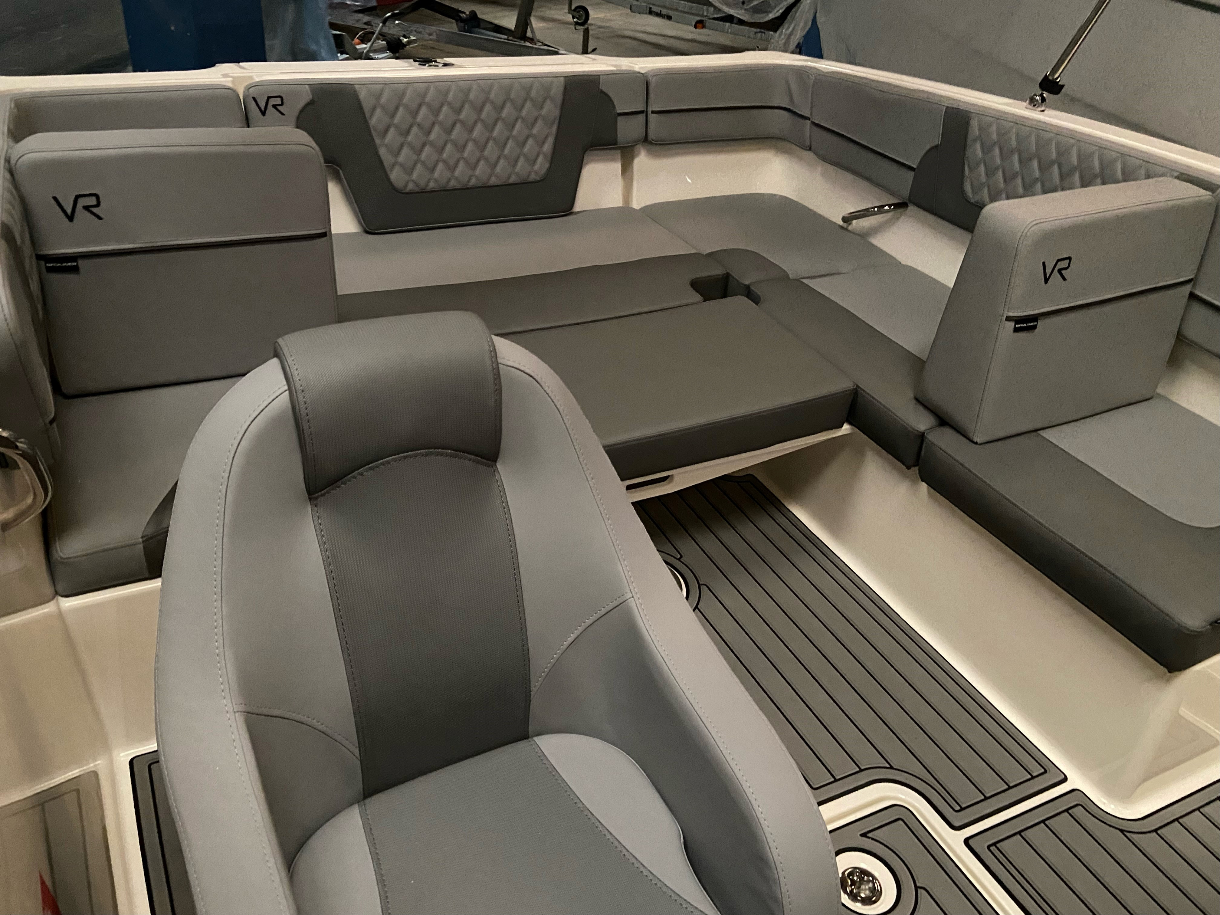 Bayliner VR4 Bowrider OB, Mercury F115 CT - 1
