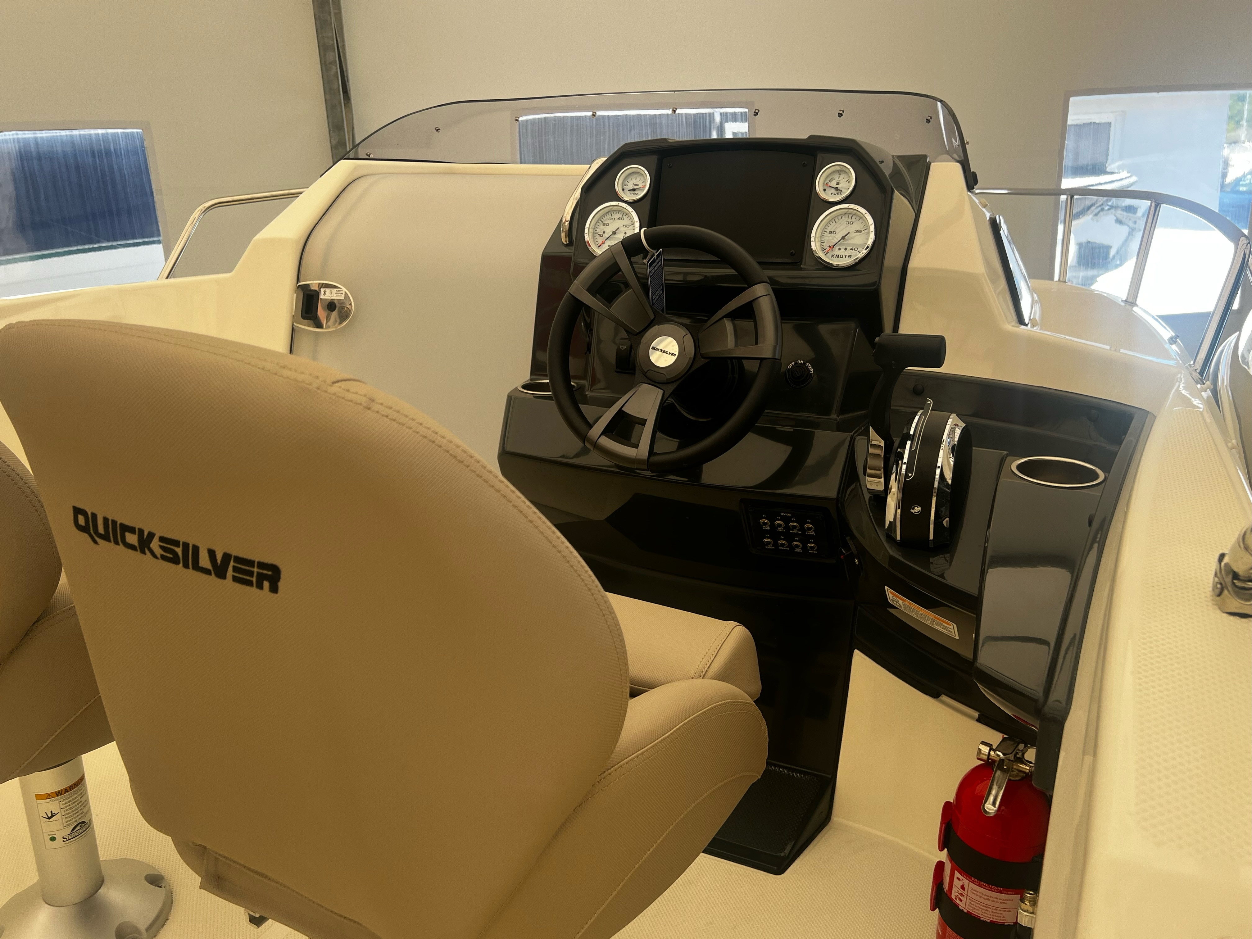 Quicksilver ACTIV 555 Cabin, Mercury F115 EFI - 6