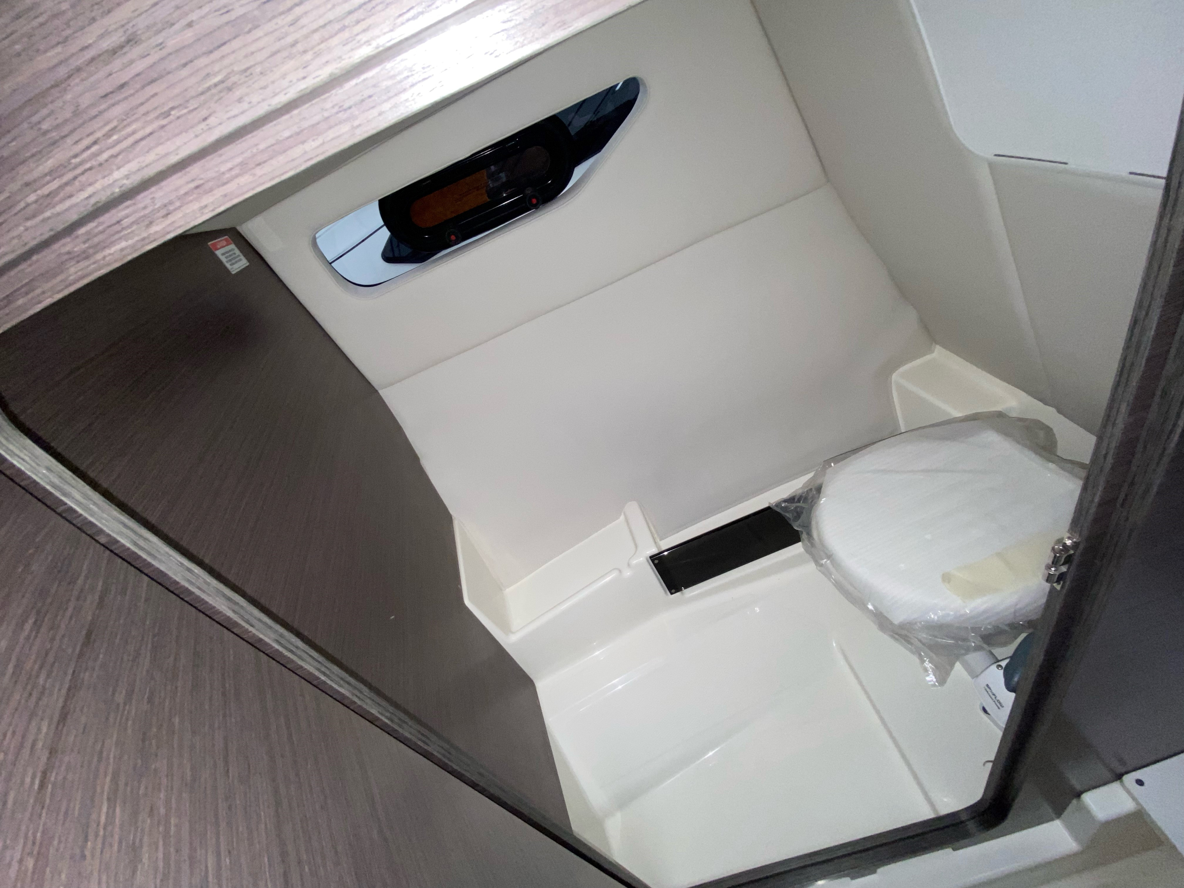 ...SOLGT...Bayliner VR6 Cuddy, Mercury 250 HK V8 - 11