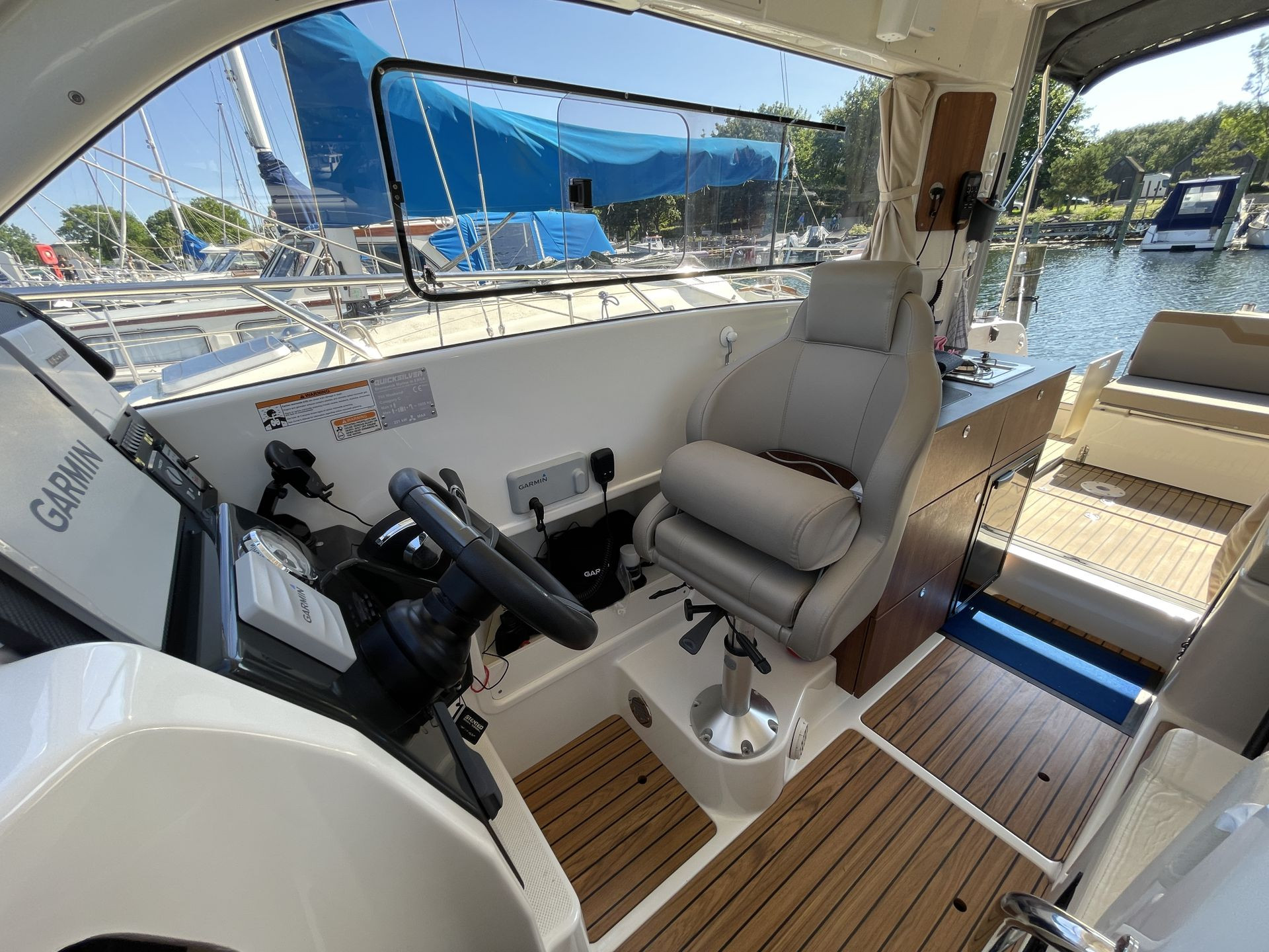 Quicksilver 805 Weekend, Mercury F250 V8 Verado - 4