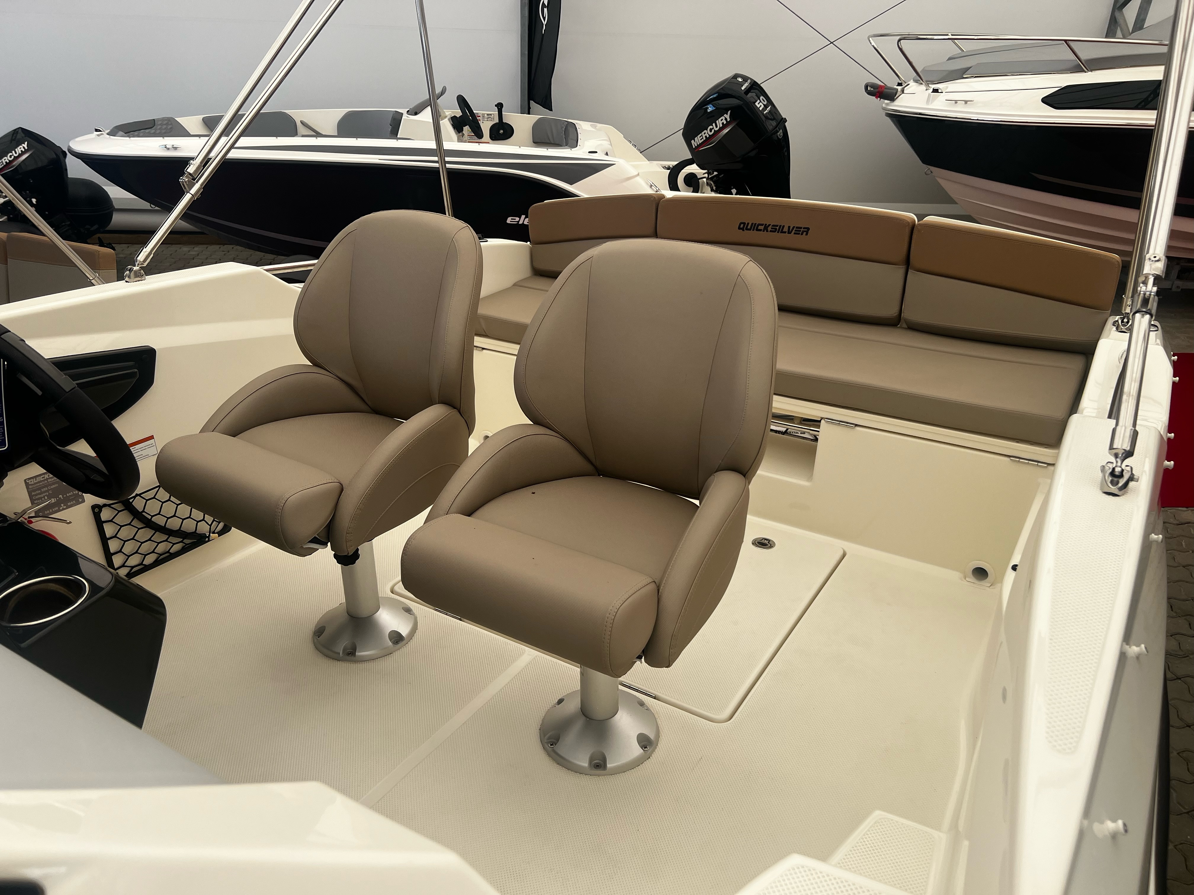 Quicksilver ACTIV 555 Cabin, Mercury F100 EFI - 7