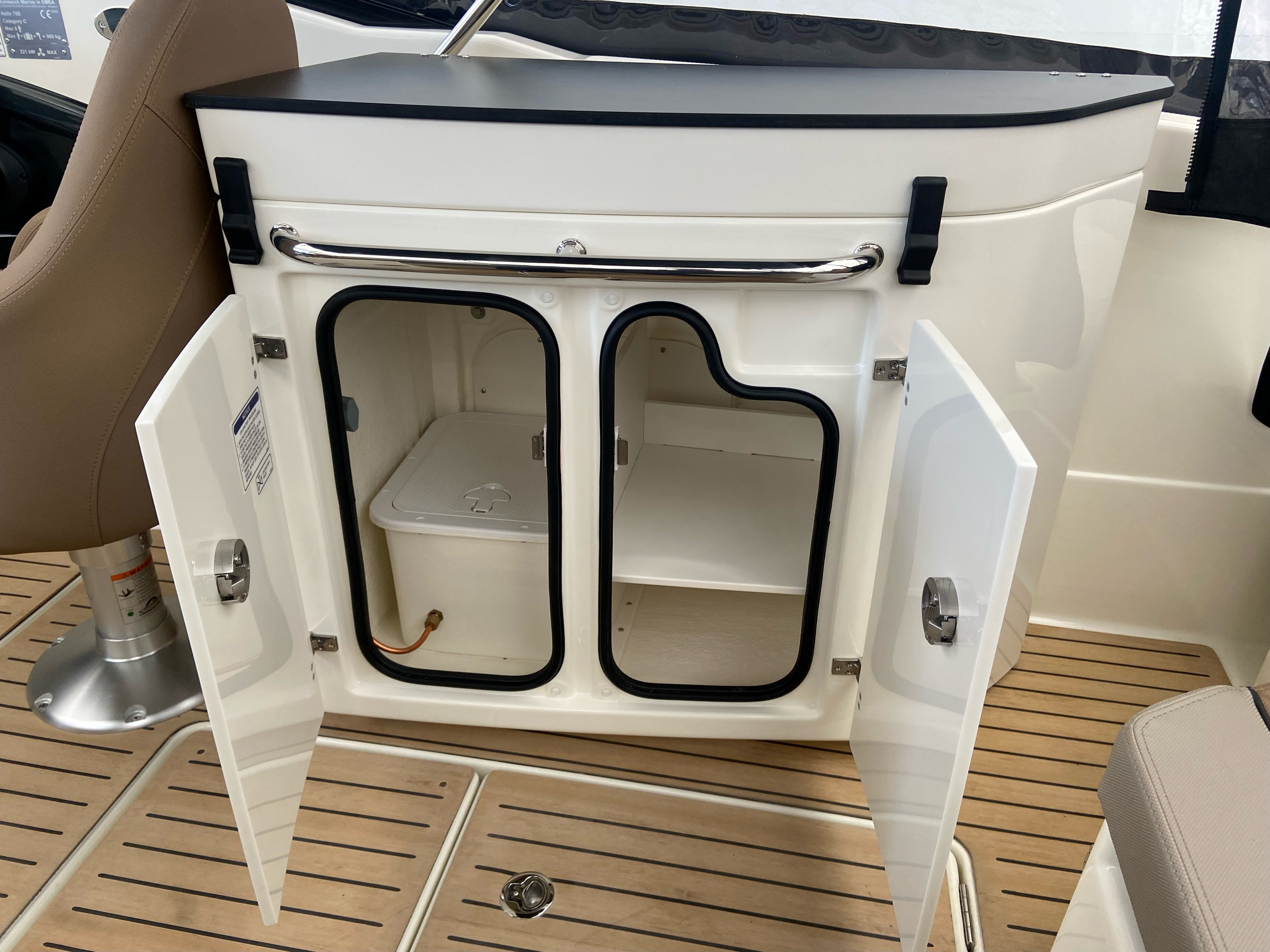 Quicksilver ACTIV 755 Cruiser, Mercury Verado 300 HK V8...SOLGT - 6