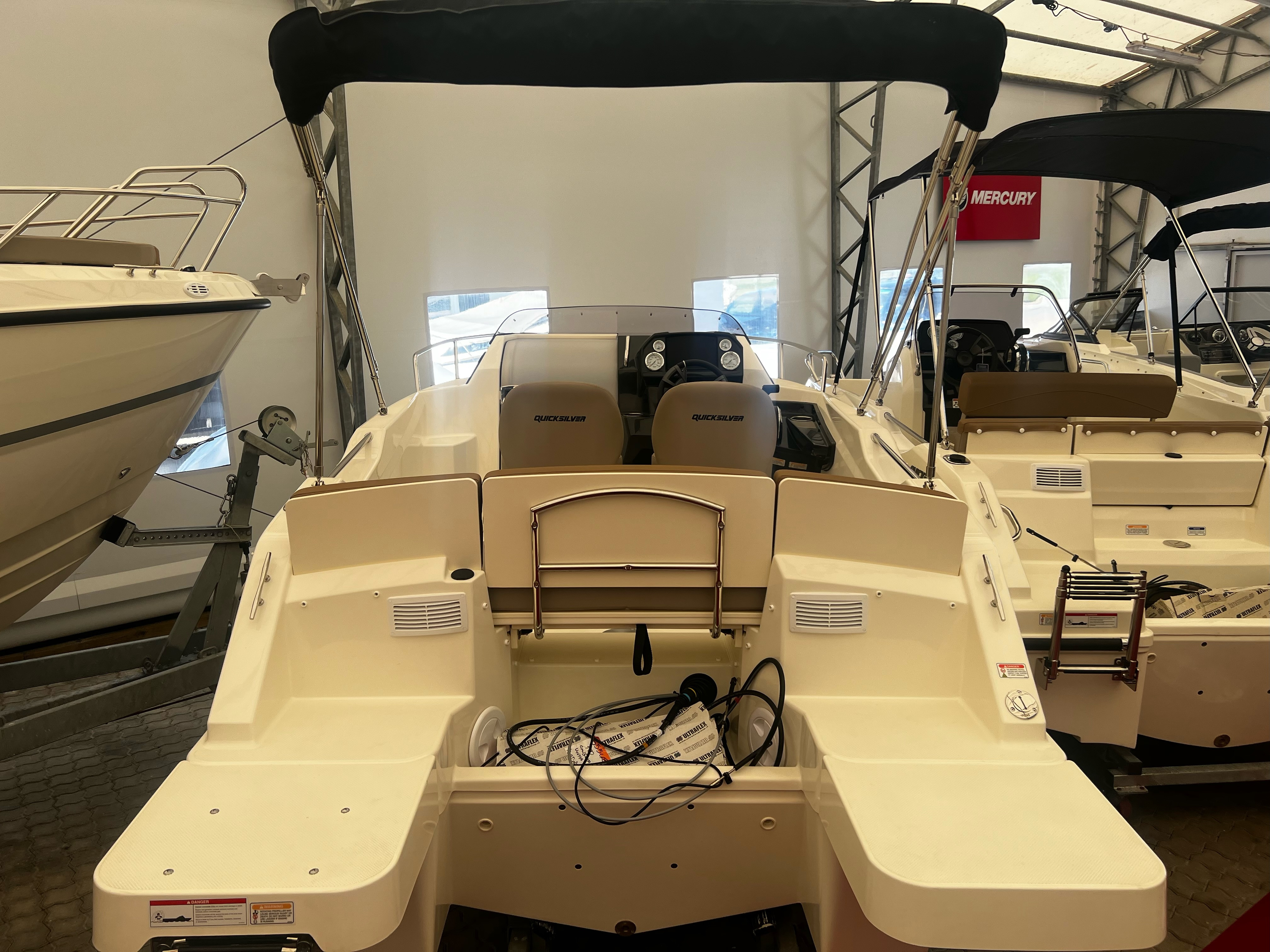 Quicksilver ACTIV 555 Cabin, Mercury F100 EFI - 5