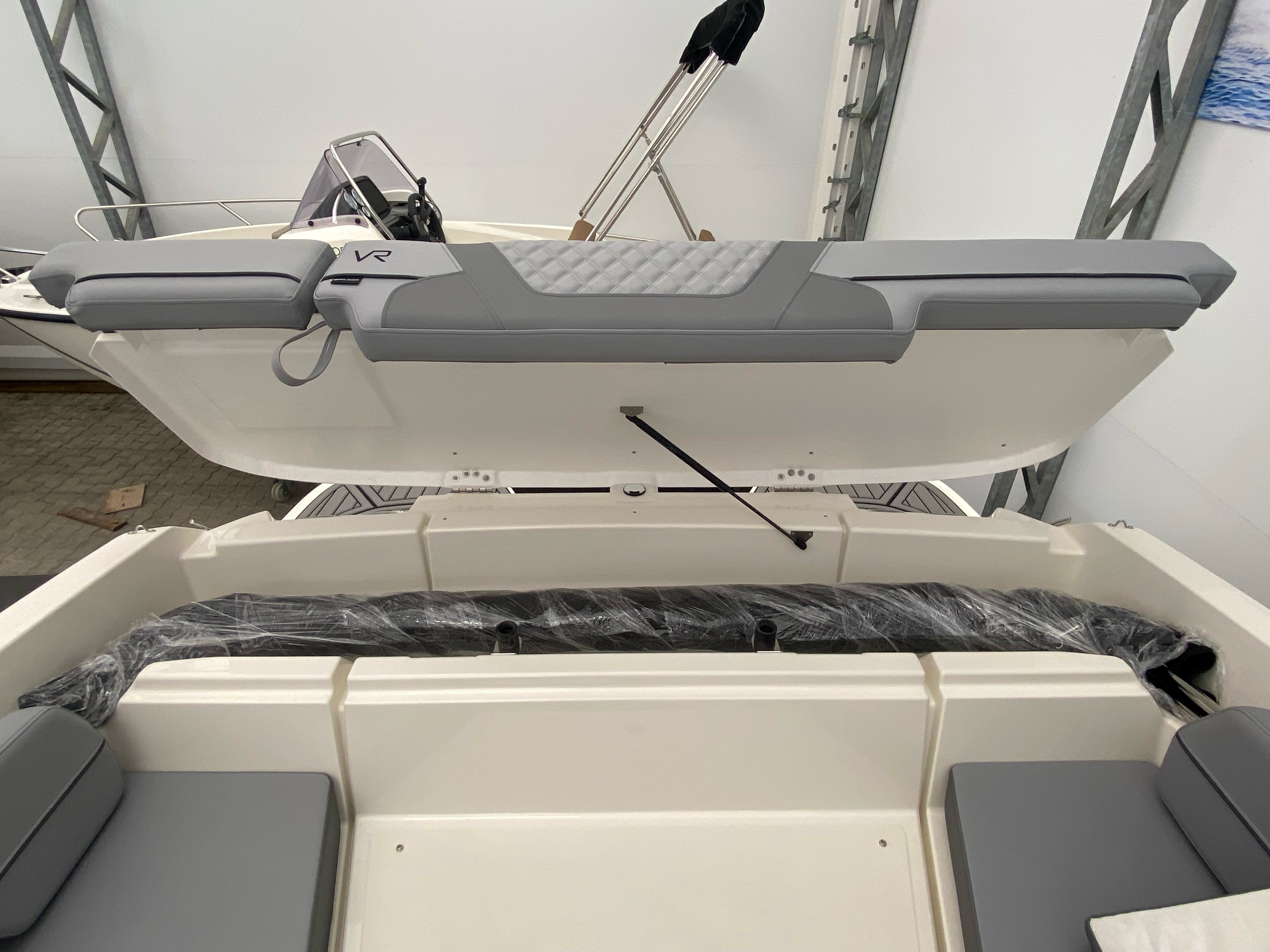 ...SOLGT...Bayliner VR6 Cuddy, Mercury 250 HK V8 - 7