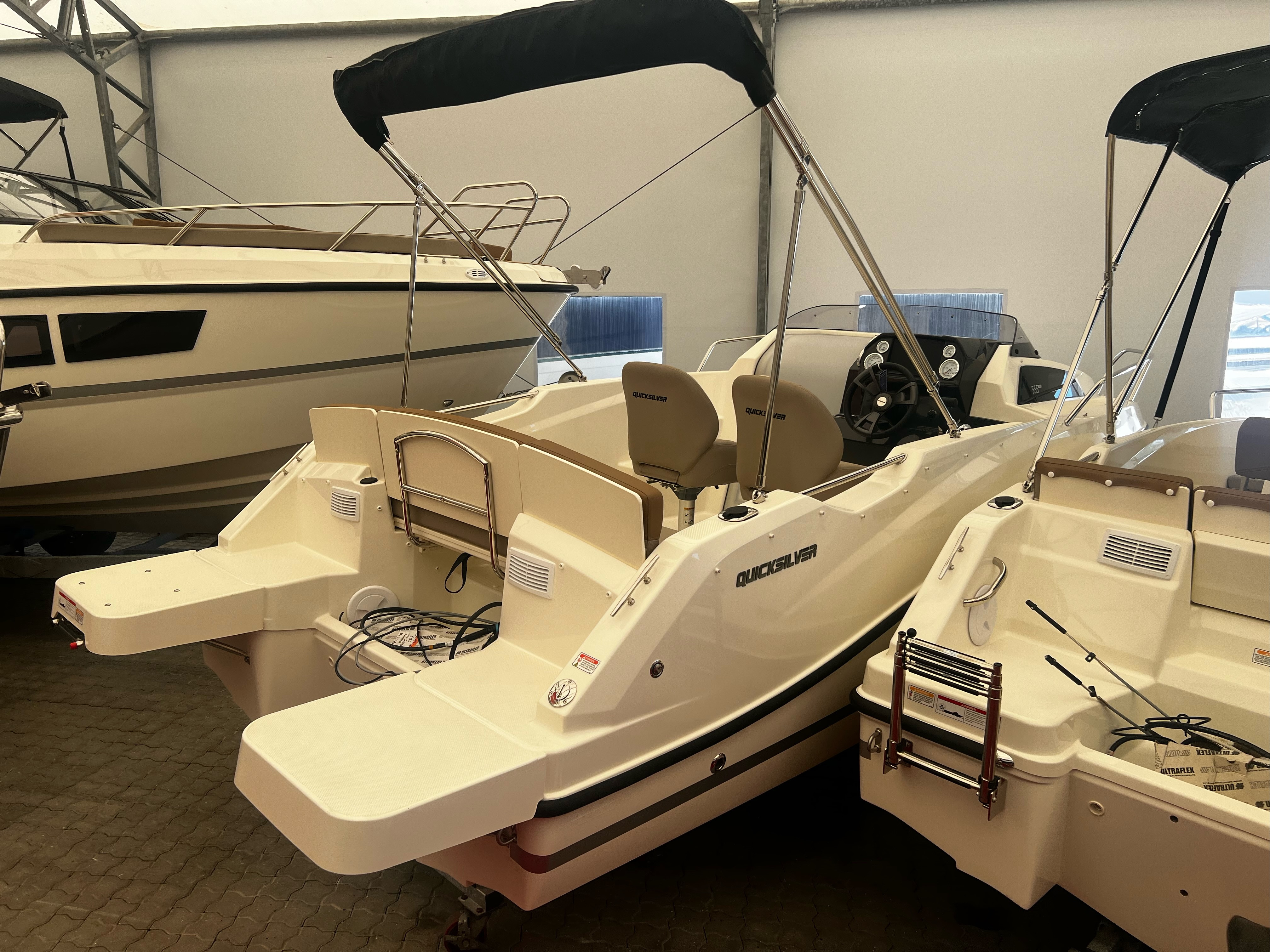 Quicksilver ACTIV 555 Cabin, Mercury F100 EFI - 8